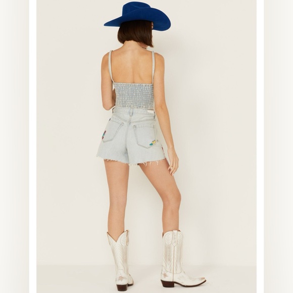 469.BLANK NYC LightWash High Rise Floral Embroidered Denim Shorts Sz 27 NWT $108 - Picture 5 of 6